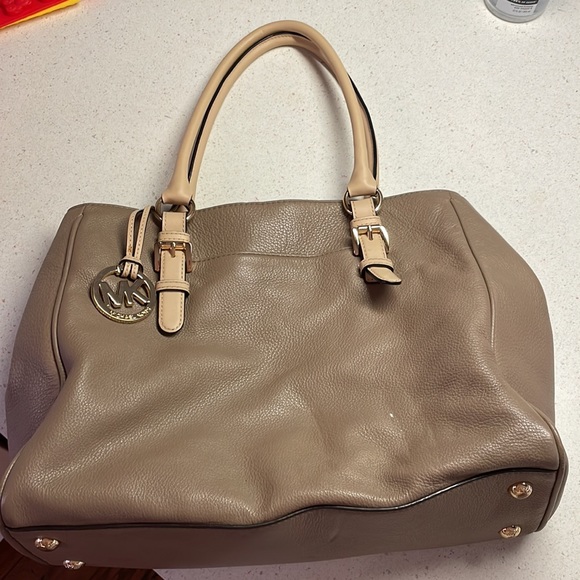 Michael Kors purse - Picture 2 of 8